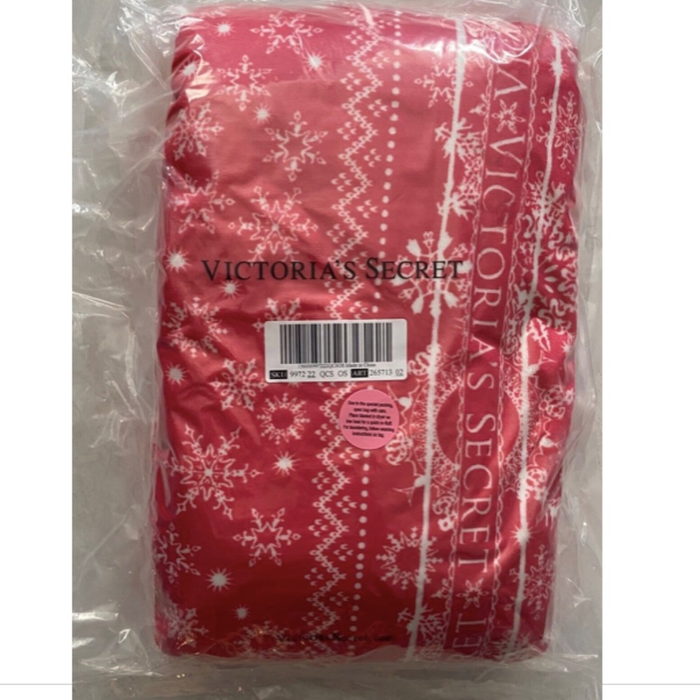 Victoria's Secret New Red White Snowflake Logo Print Sherpa 60" x 50" Blanket